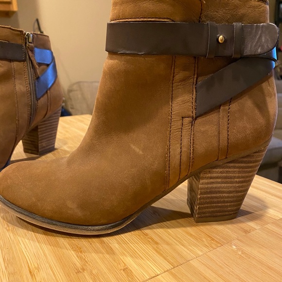 Brown booties!  Size 7.5. - Picture 5 of 6